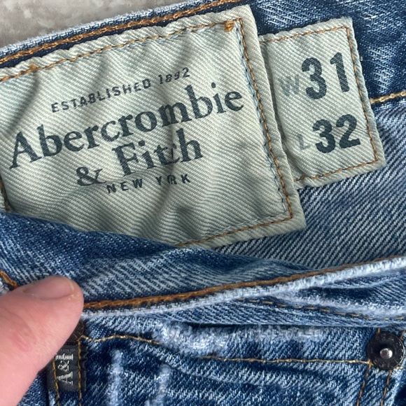 Abercrombie & Fitch Distressed Straight Leg Jeans - Picture 6 of 8